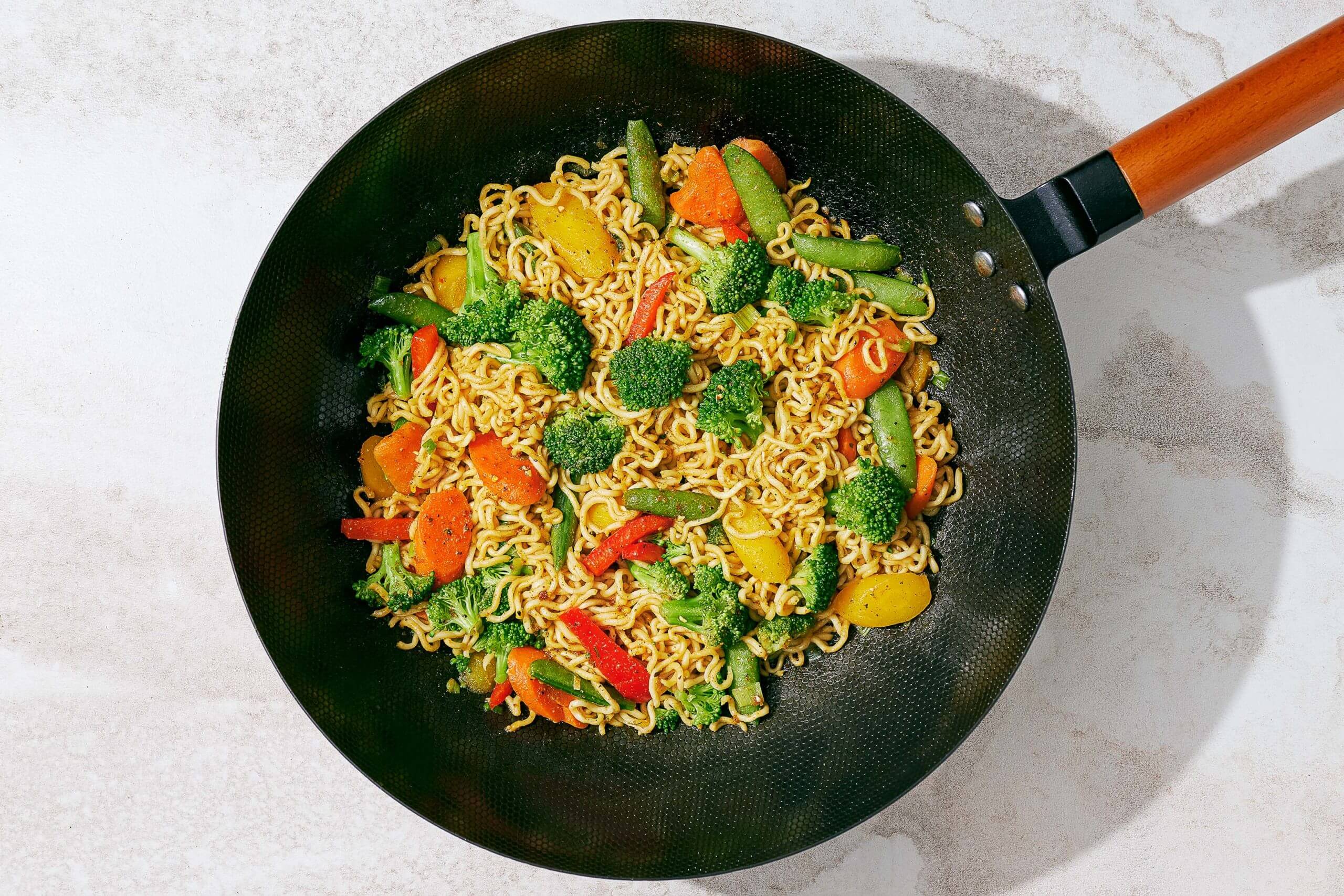 noodle stir fry with seasoning